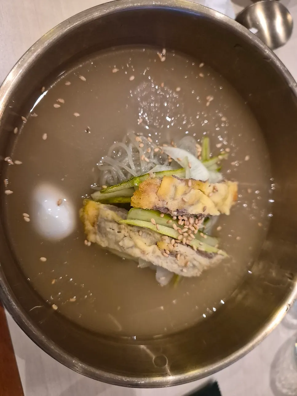 후식으로 주문한 시원한 물냉면 한 그릇