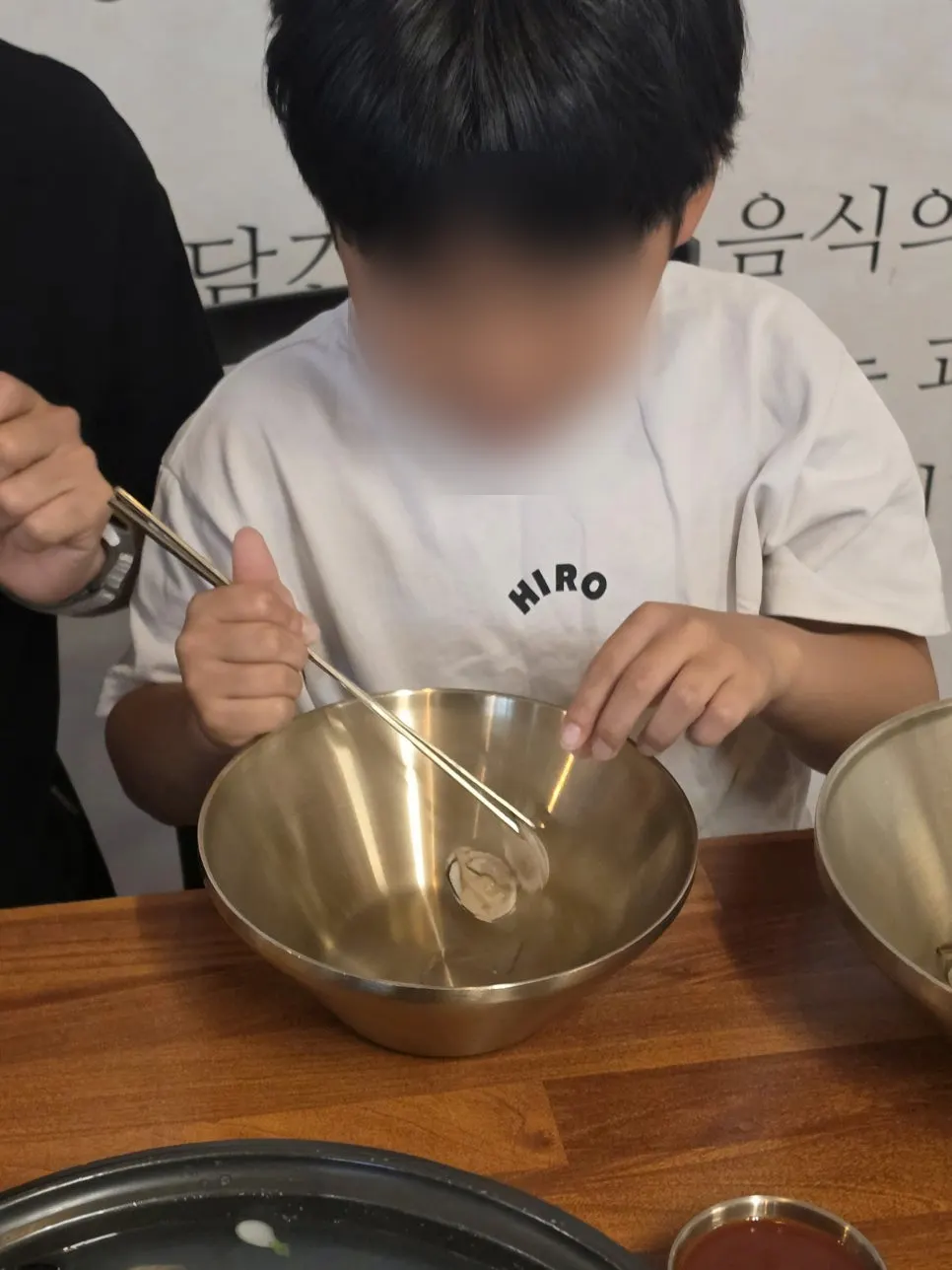 초장에 찍어 먹는 동죽 조갯살
