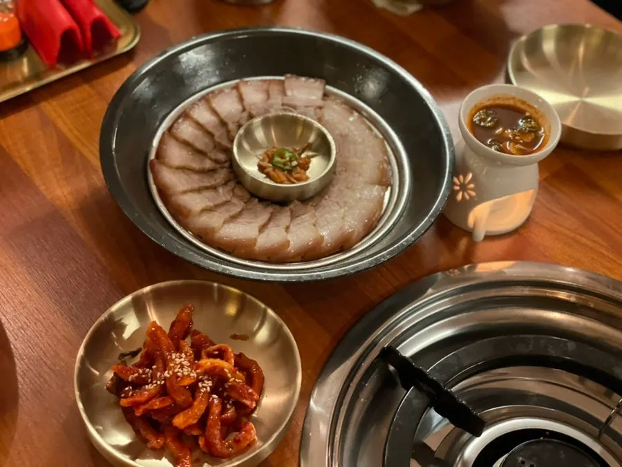 Self-serve bar with fresh kimchi and sour kimchi