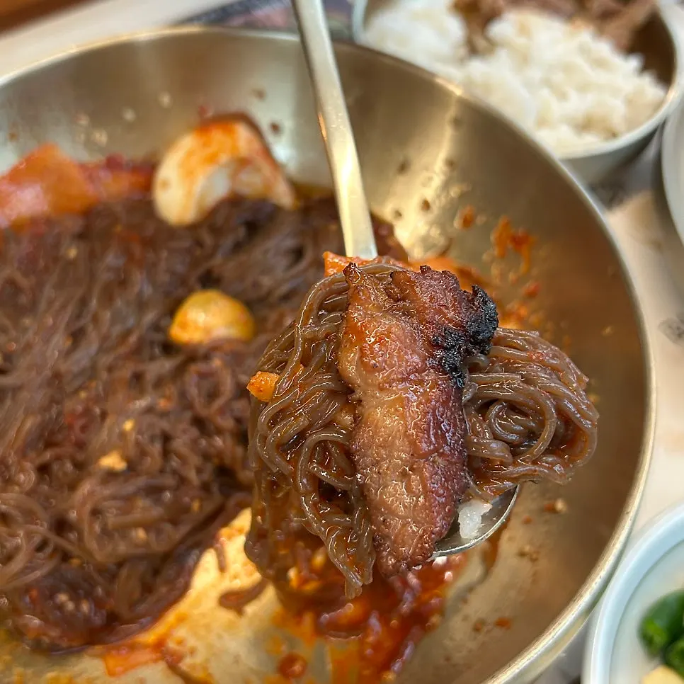 비빔냉면과 돼지갈비 조합