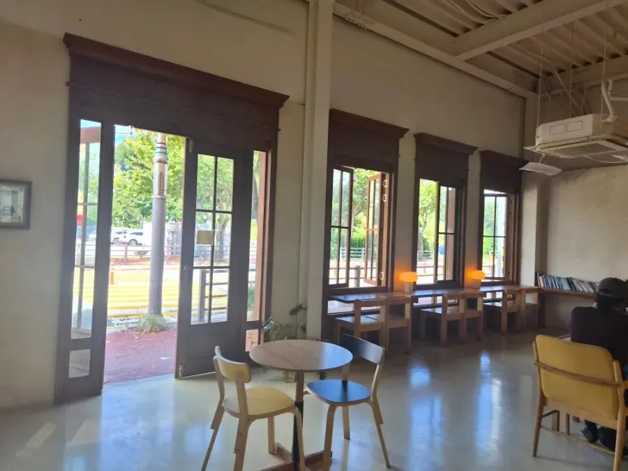 Second-floor window seating at Cafe Pomun