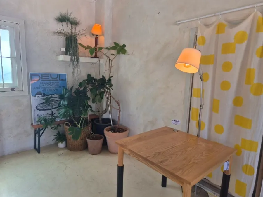 DEUL furniture in the annex