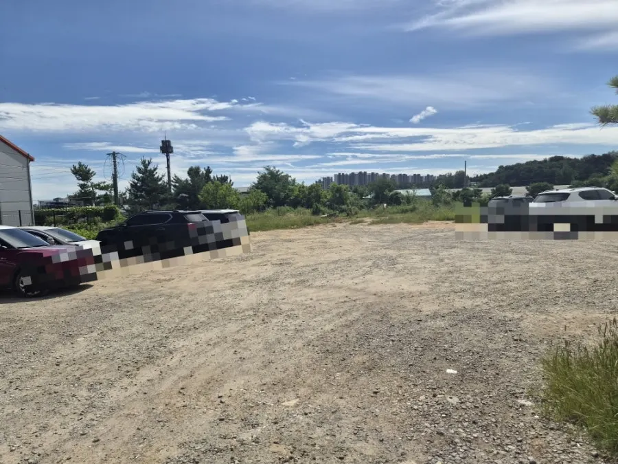 Parking area at Cafe Pomun