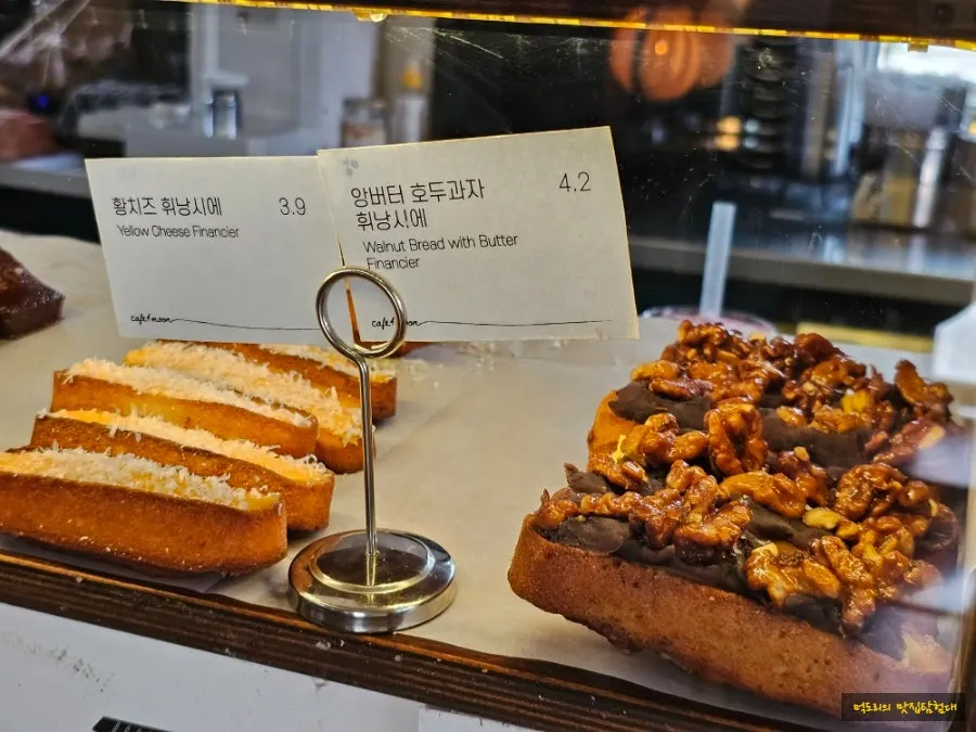 Baked goods on display at Cafe Pomun