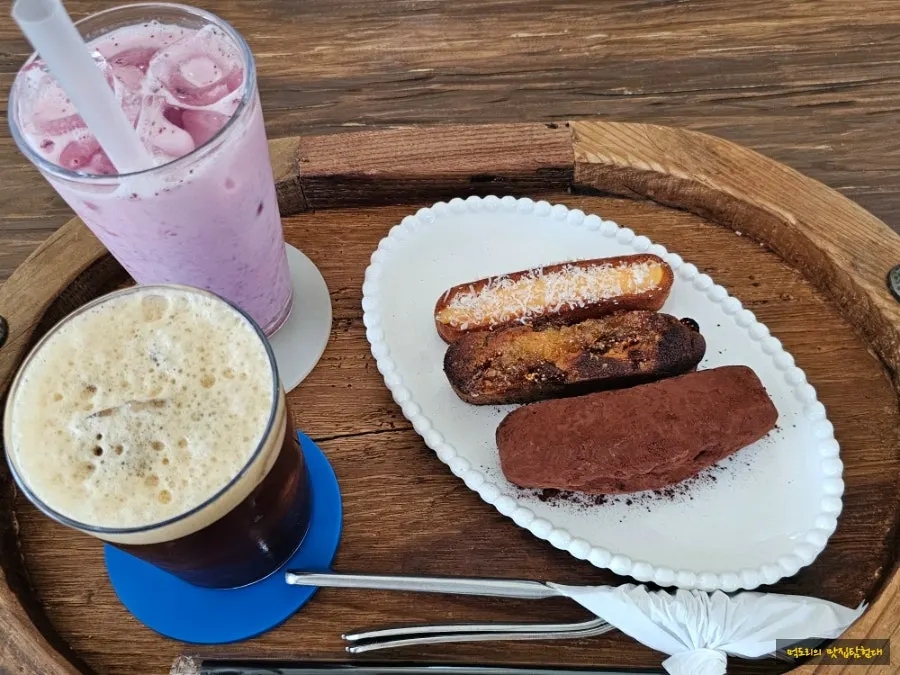 Desserts and drinks ordered at Cafe Pomun