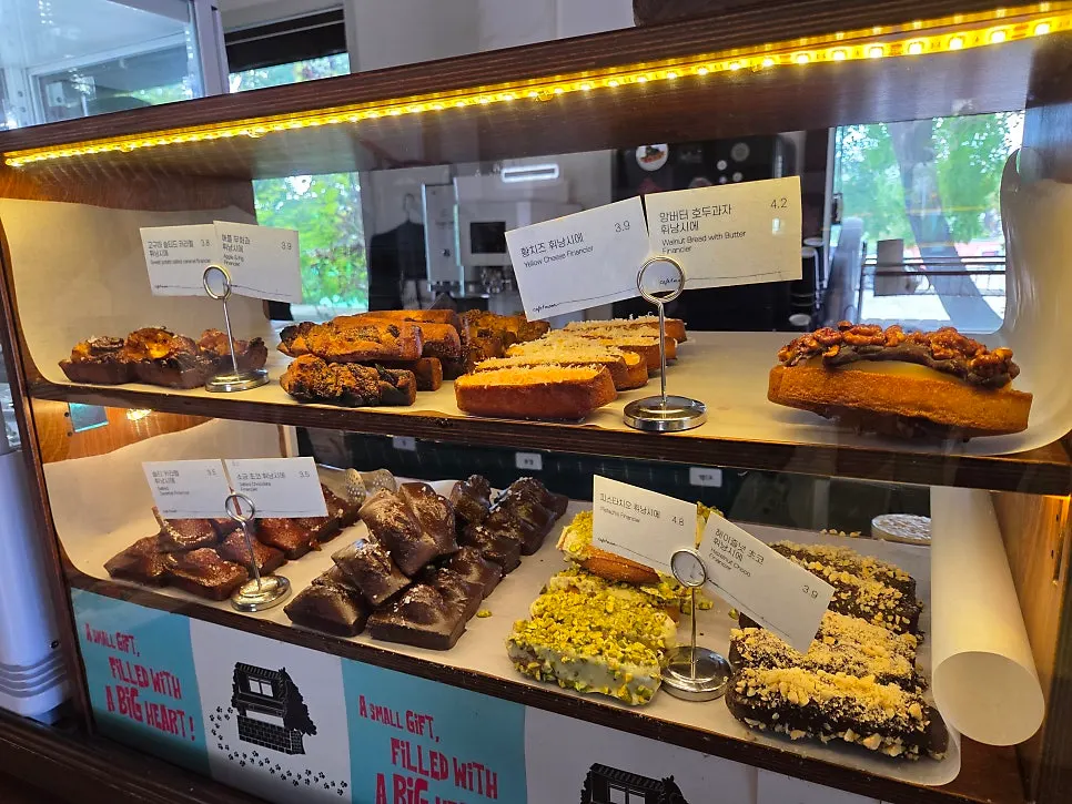 Coffee and baked snacks ordered at Cafe Pomun