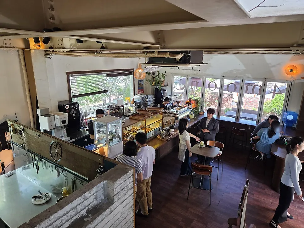 Calm atmosphere inside Cafe Pomun's annex