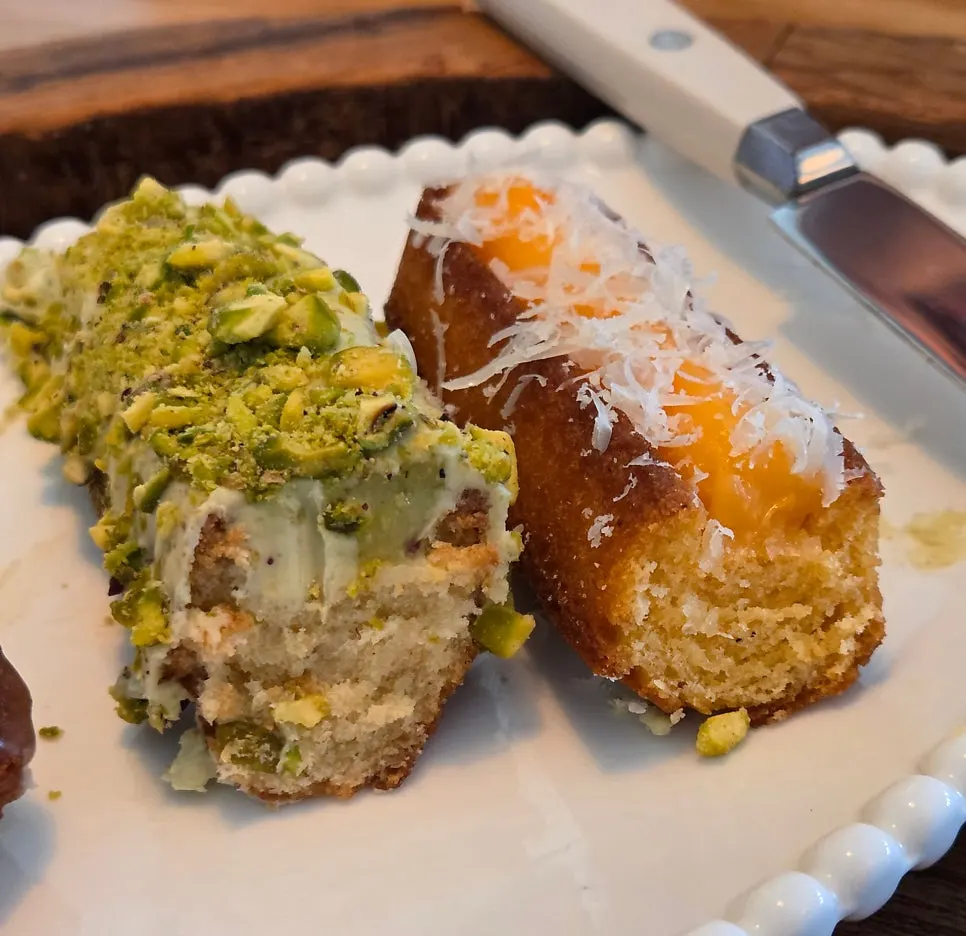Cross-section of the pistachio financier