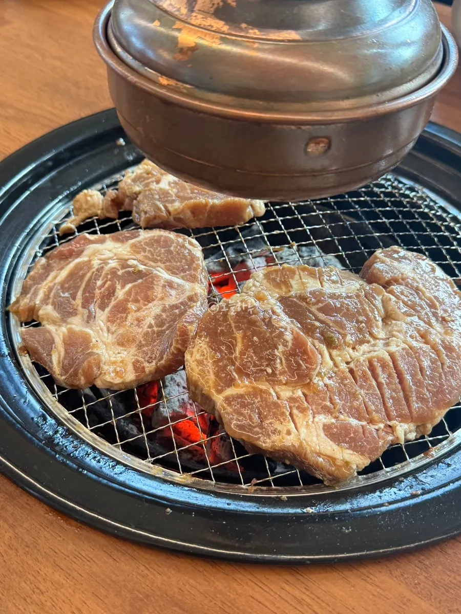 가족 외식에 어울리는 숯불구이 상차림