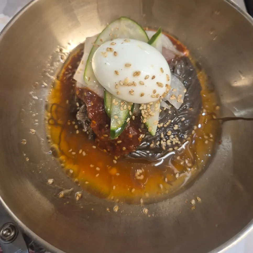 주문한 돼지갈비 식사 한 상
