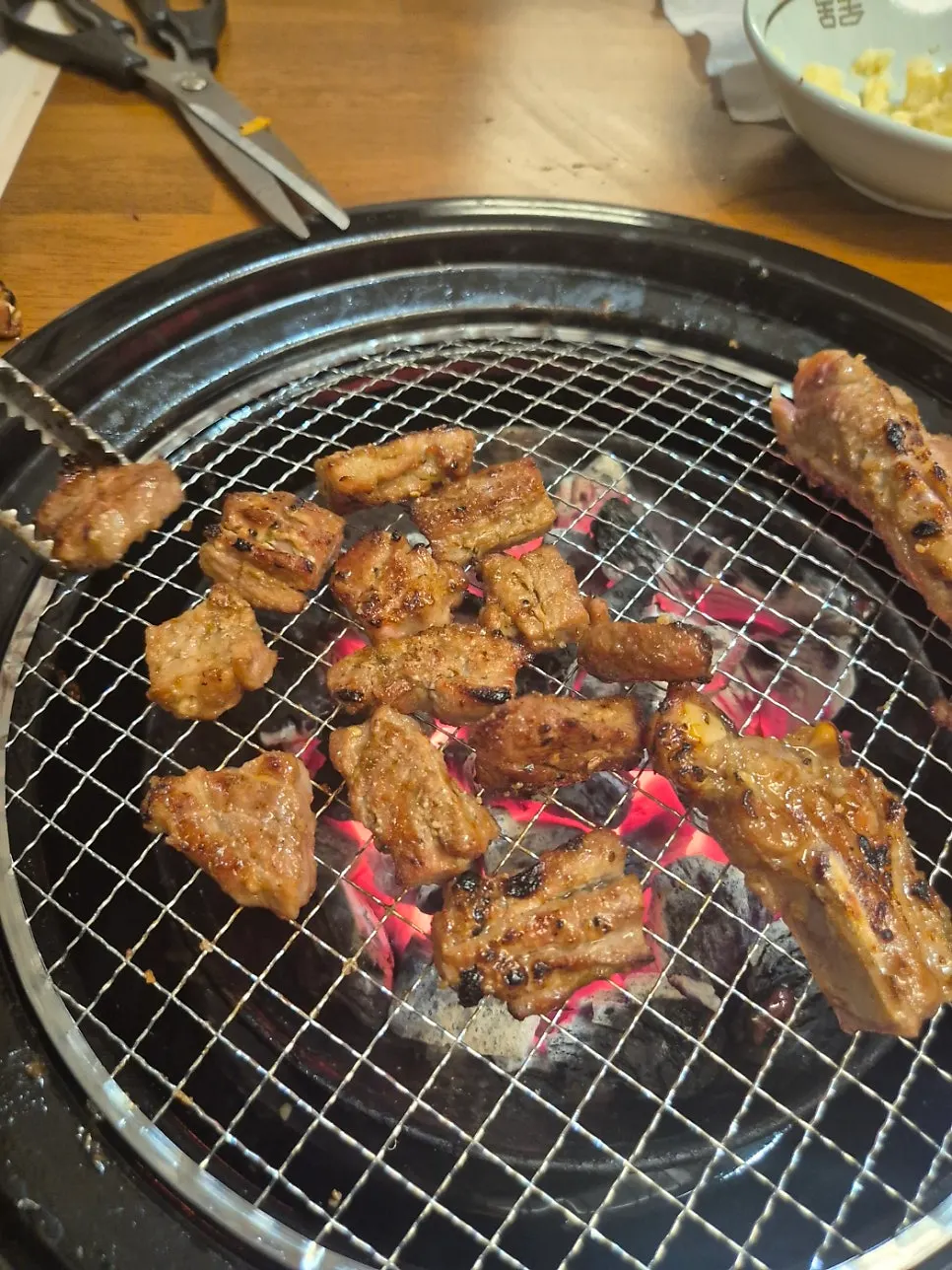 양파절임과 함께 먹는 돼지갈비