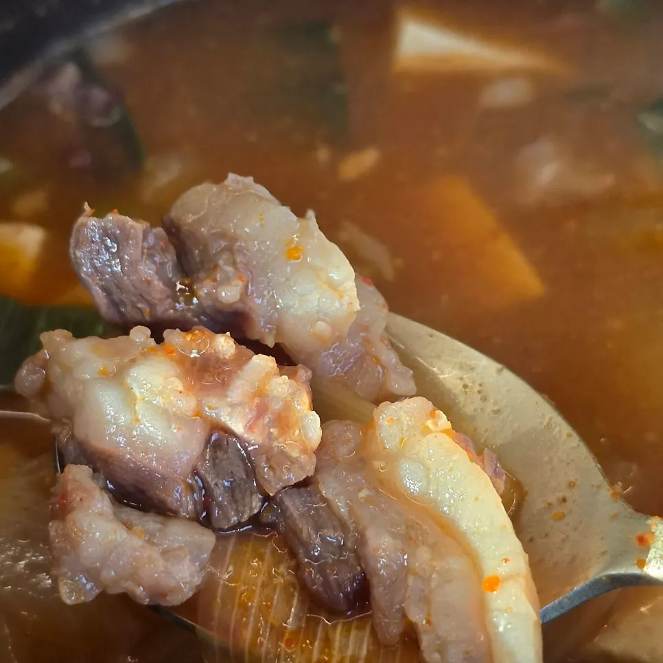 갈비와 함께 곁들인 고깃집 된장찌개