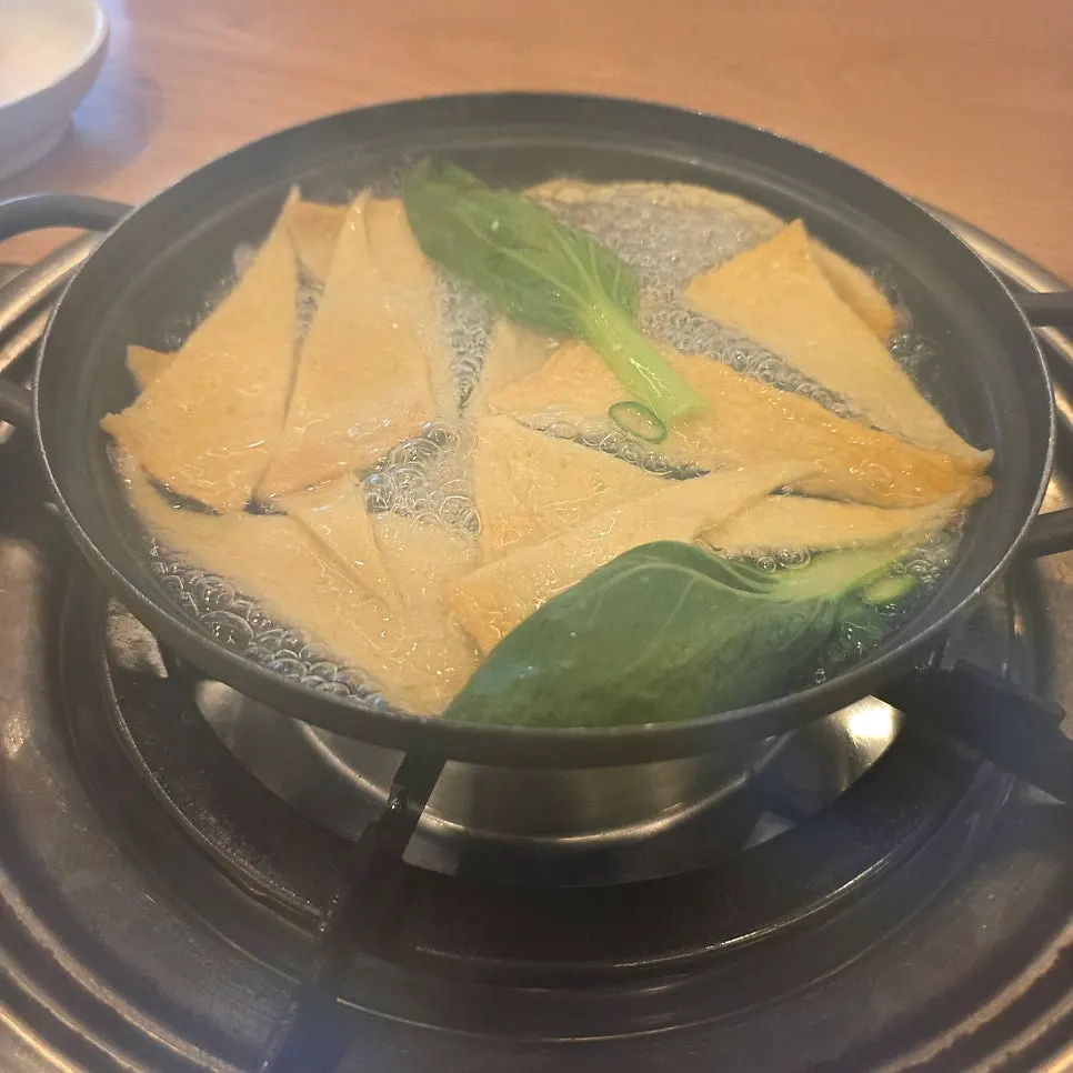小皿料理まで揃ったコマクマンセの食卓