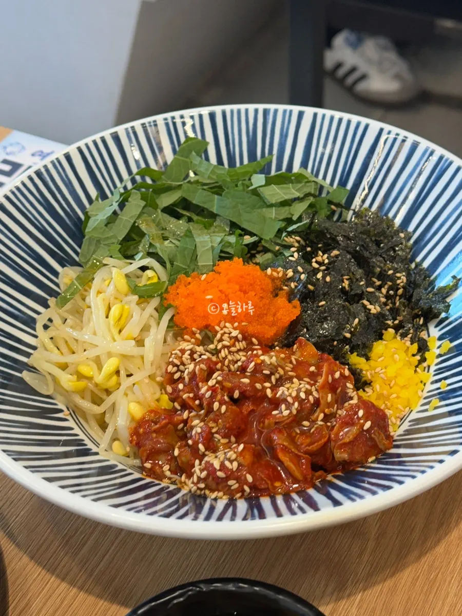 매콤꼬막비빔밥 한 그릇