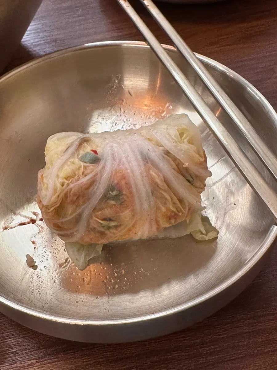 Kalguksu with mulchong dongjuk clams