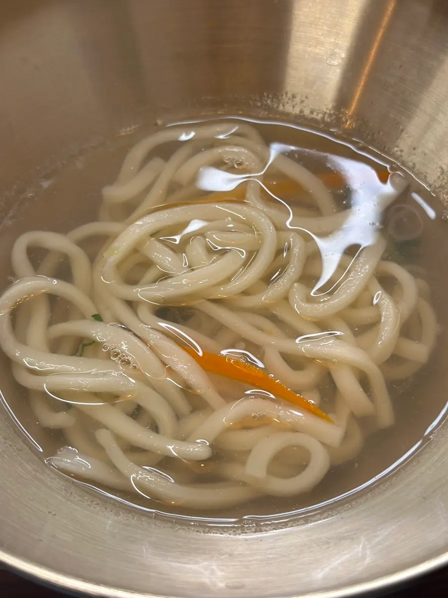 Kalguksu with dongjuk clams