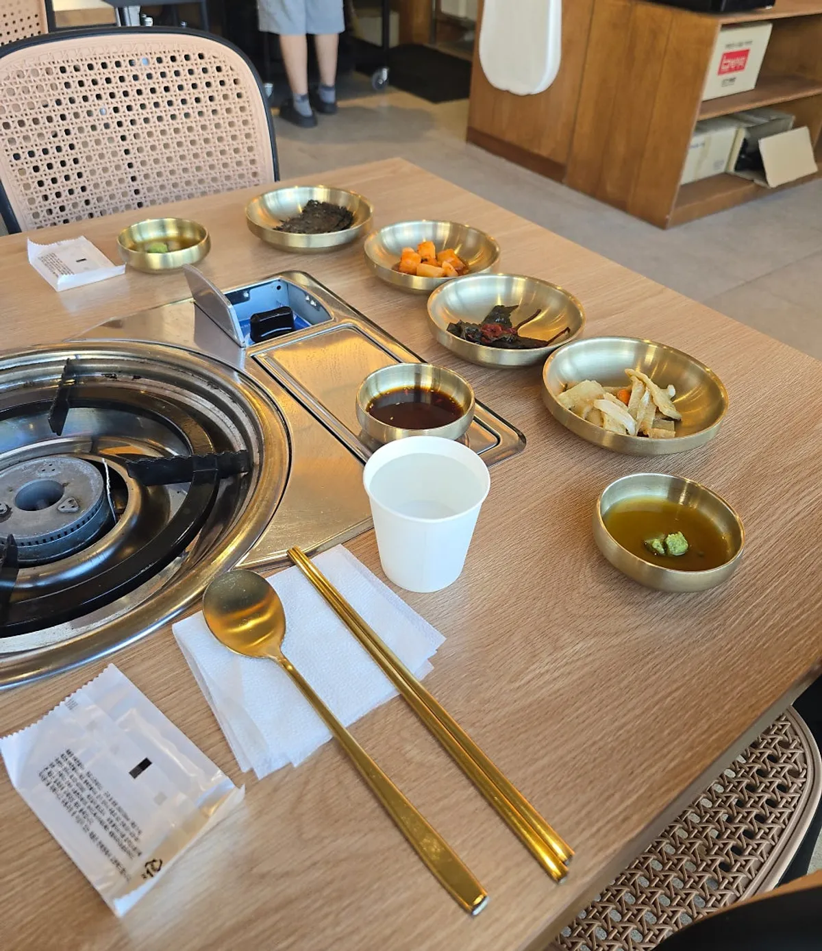 깔끔하게 세팅된 테이블