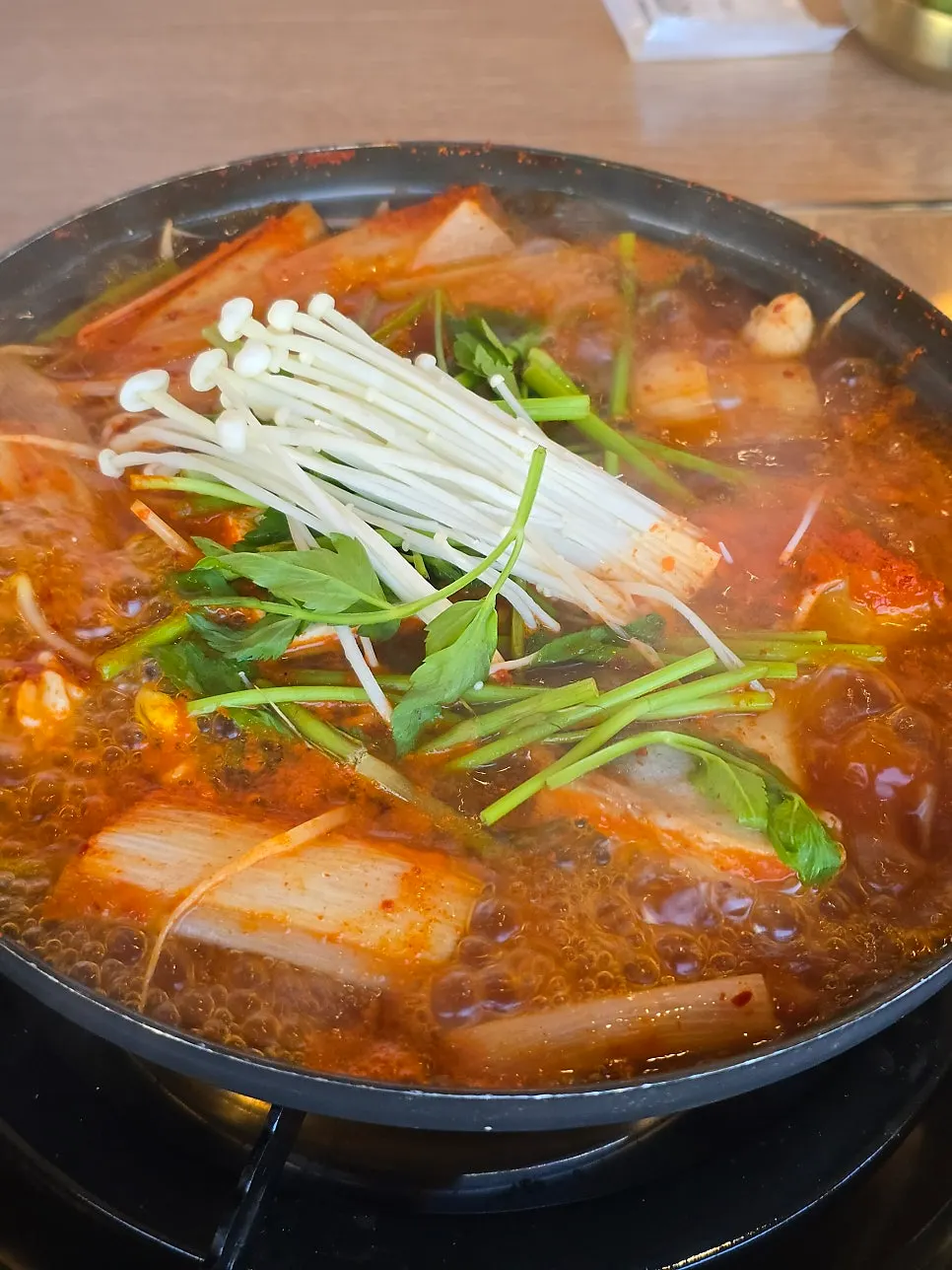진한 국물의 동태탕 한 상