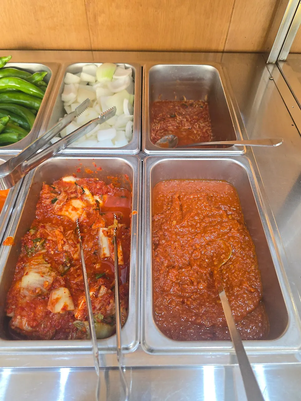 자극적이지 않은 기본 반찬 구성