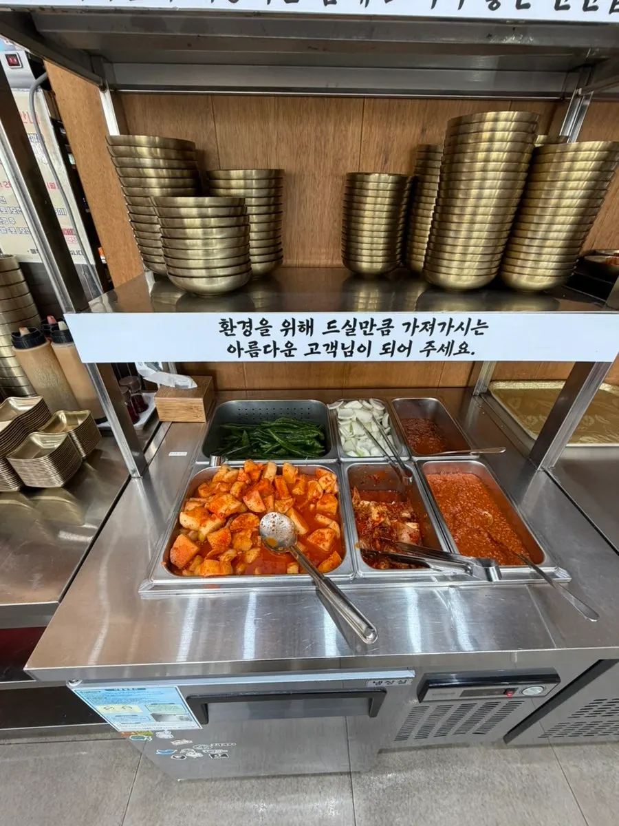 Basic side dishes at the gukbap restaurant