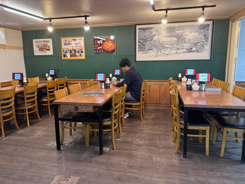 Dining space at Pyeongtaek Jumulleok