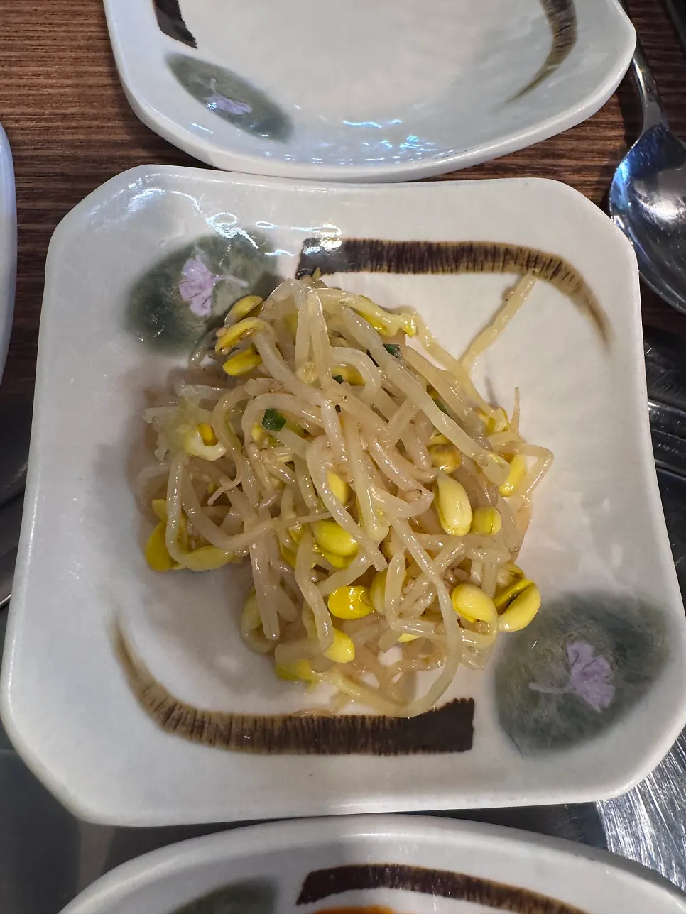 A full duck jumulleok meal spread