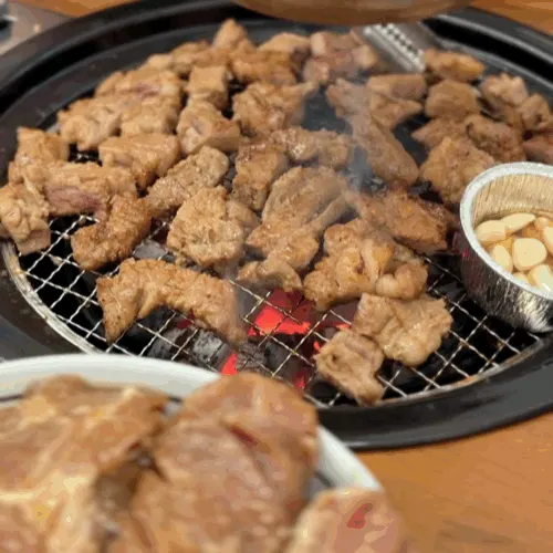 宽敞安静的二楼用餐空间