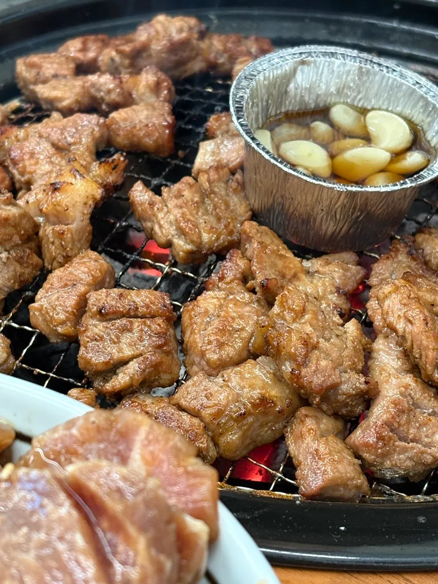 家庭聚餐和团体用餐空间照片