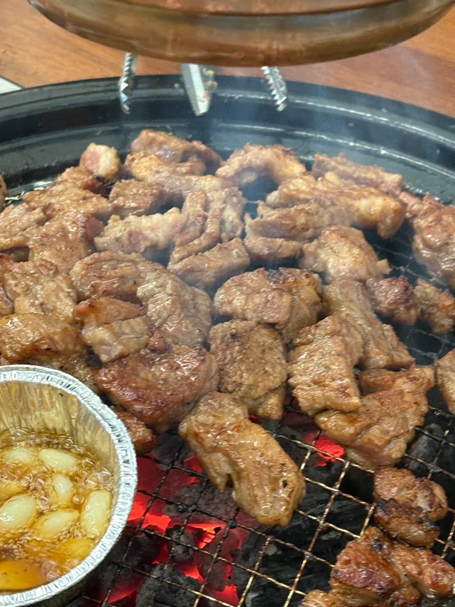 家庭聚餐和团体用餐空间照片