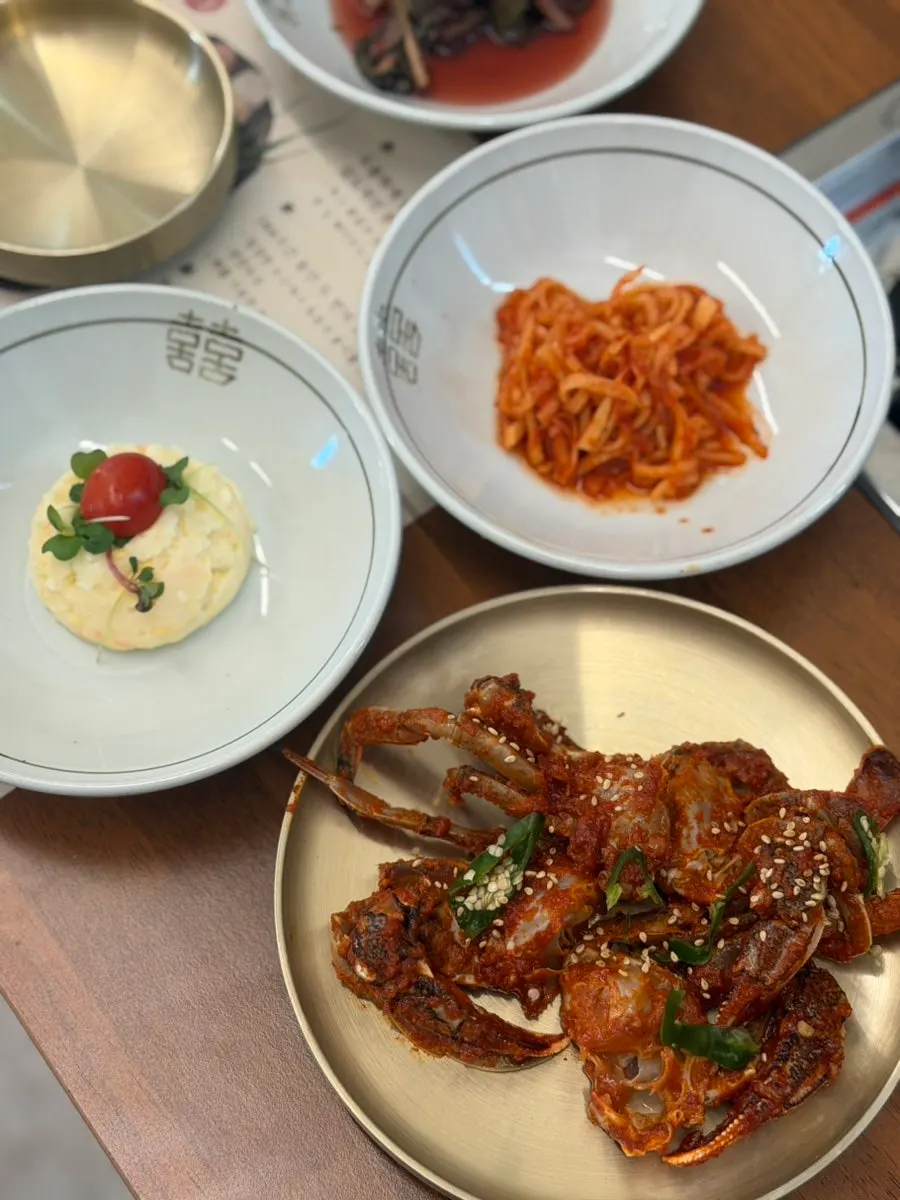 Banchan served with galbi