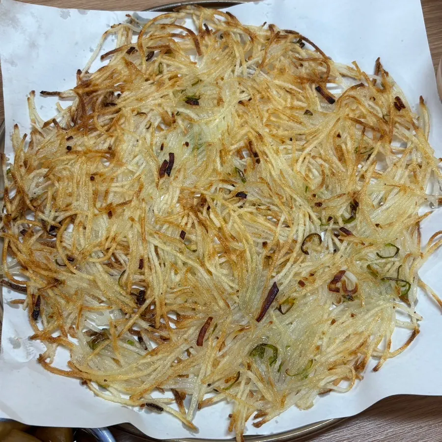 닭갈비와 곁들인 비빔막국수