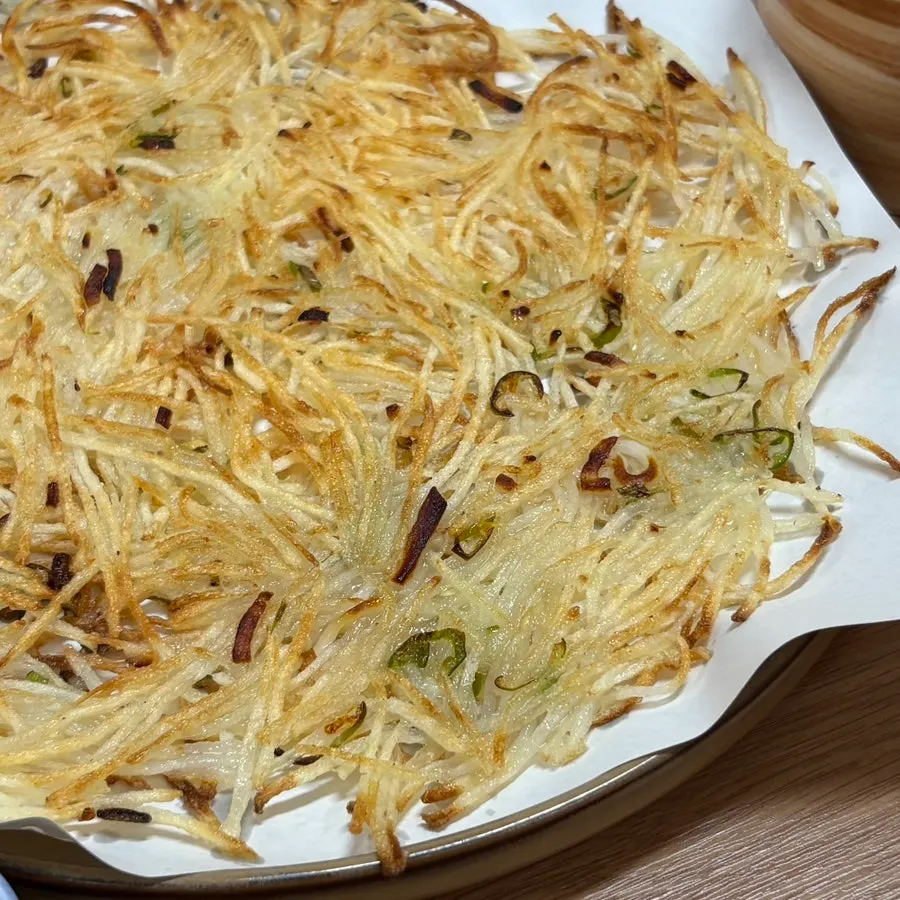 매콤새콤한 비빔막국수 한 그릇