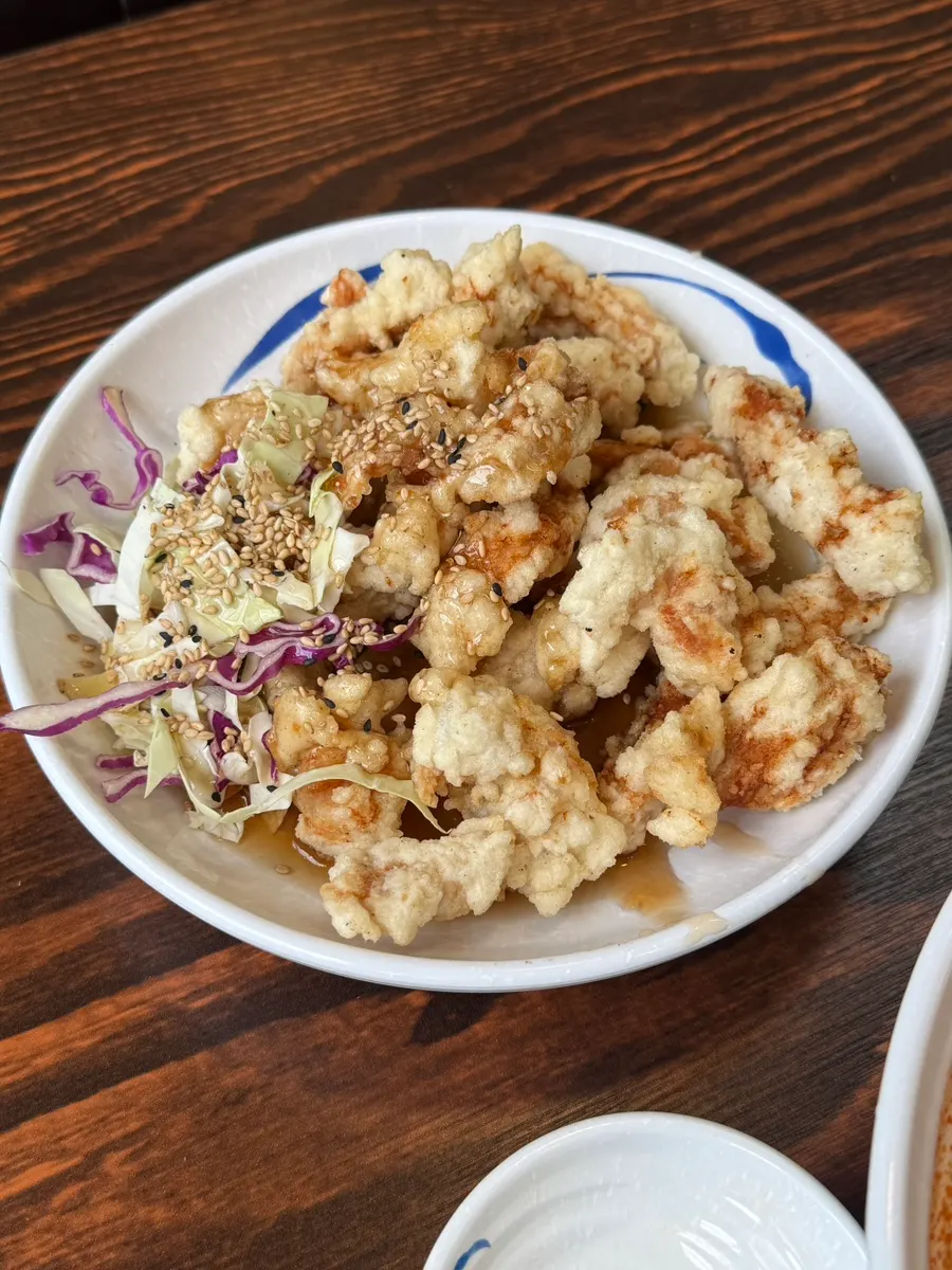 A bowl of Gobul Jjambbong topped with meat and green onion