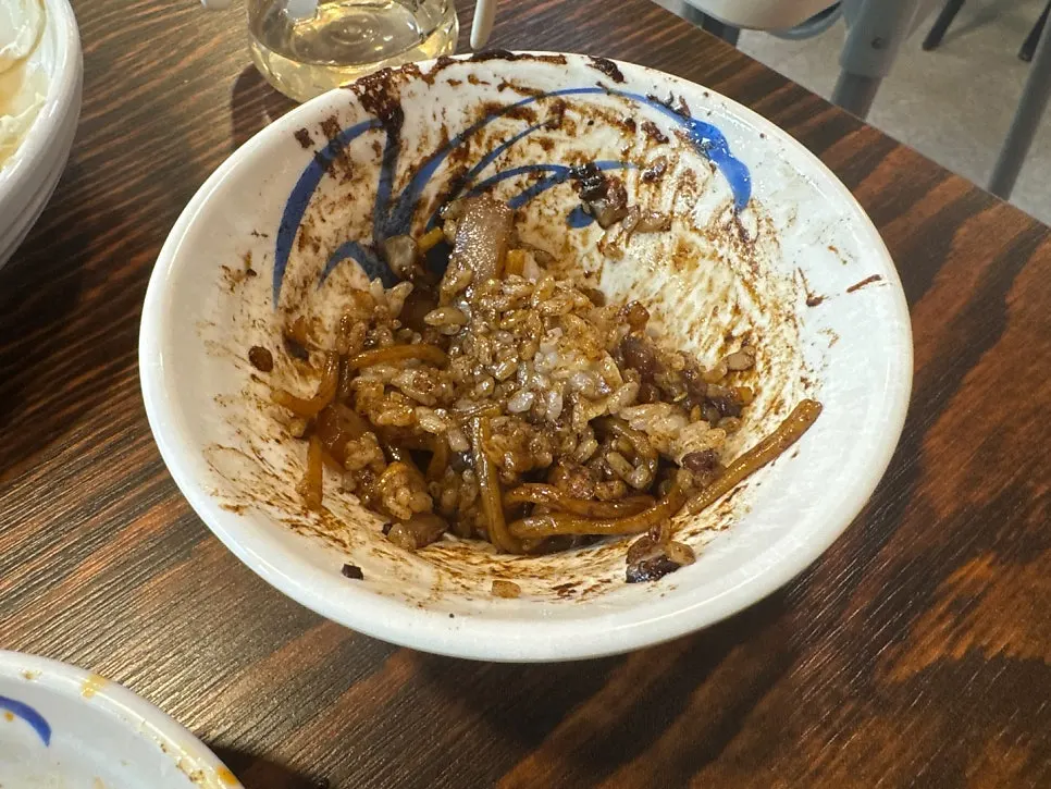 간짜장 소스를 비벼준 아이용 짜장밥