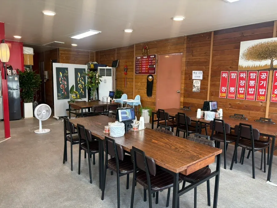 Warm, familiar Chinese restaurant interior