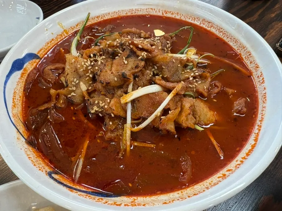Gobul Jjambbong topped with bulgogi