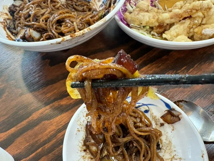 Glossy gan-jjajang sauce