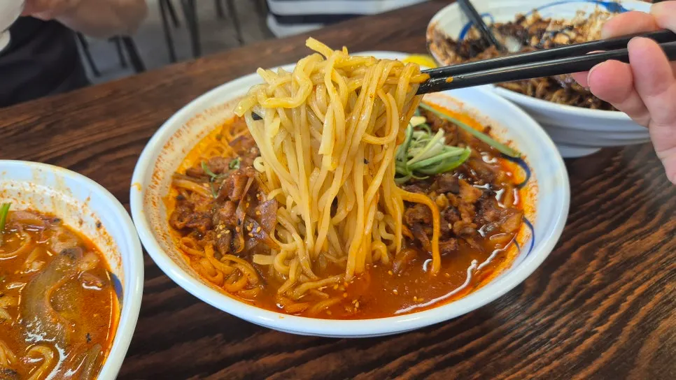 Bulgogi eaten with jjambbong noodles