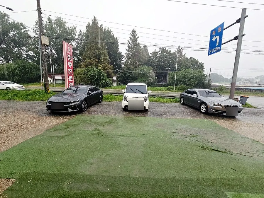 비 오는 날 장수짬뽕전문점 입구