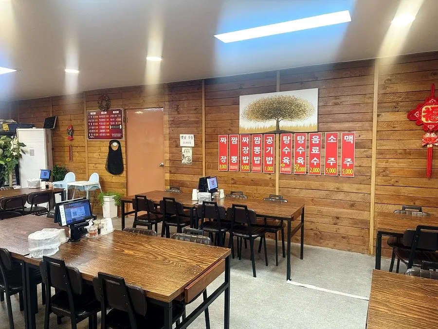 장수짬뽕전문점 앞 넓은 주차장