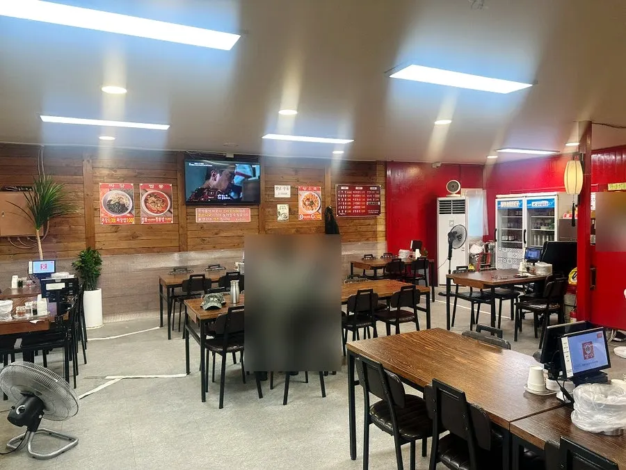 장수짬뽕전문점 홀 테이블