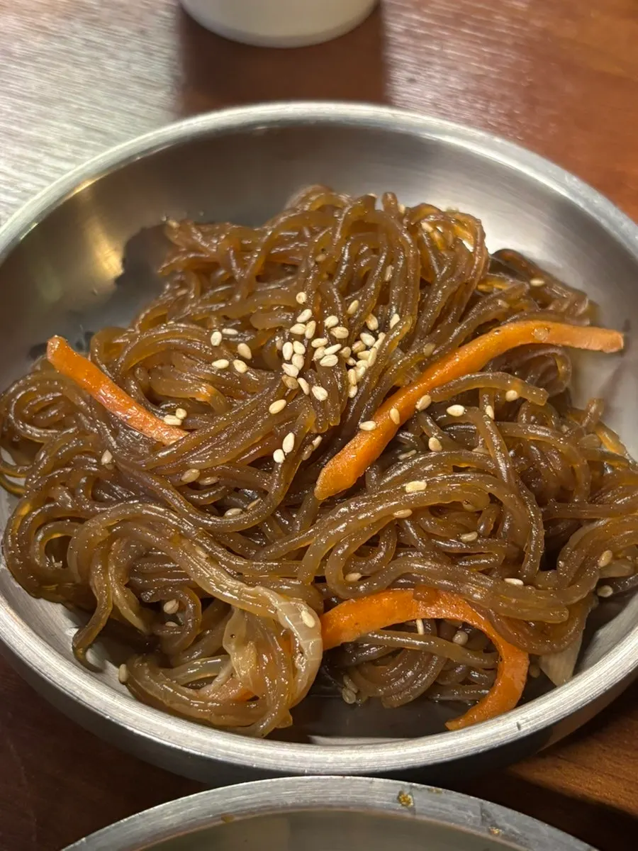 A full spread of Jugeokjip's basic side dishes