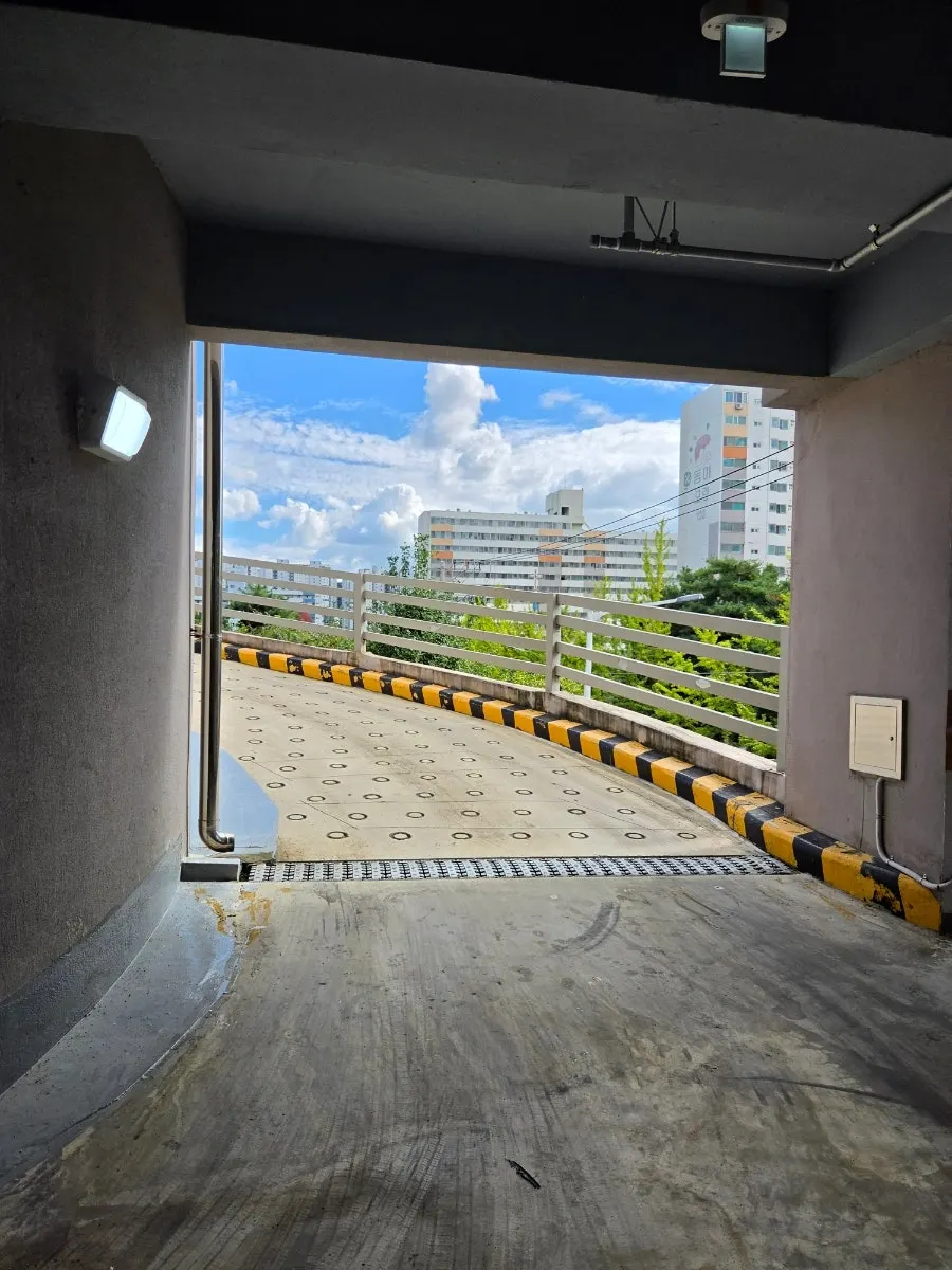 Goryeo Mulchong Kalguksu parking tower building