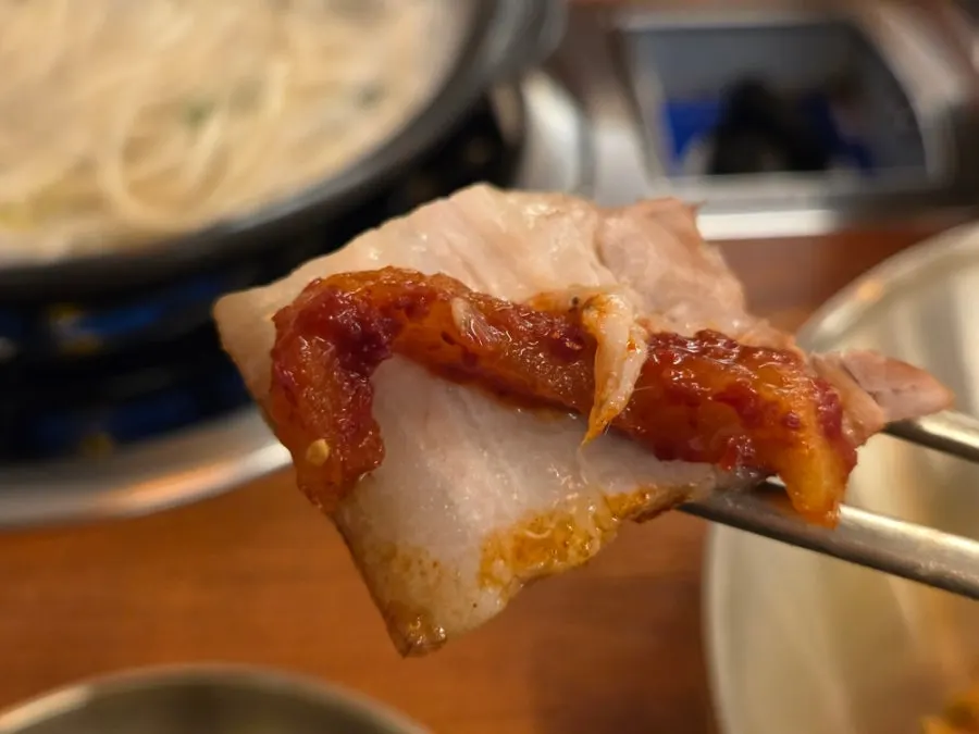 Boiled pork served with sauce