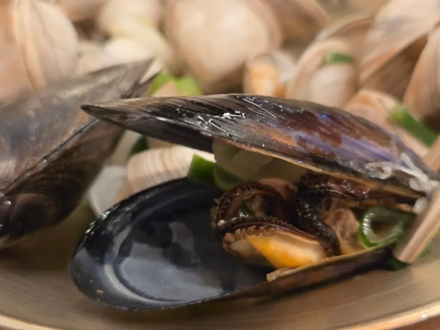 Kalguksu served with mussels and dongjuk clams to eat first