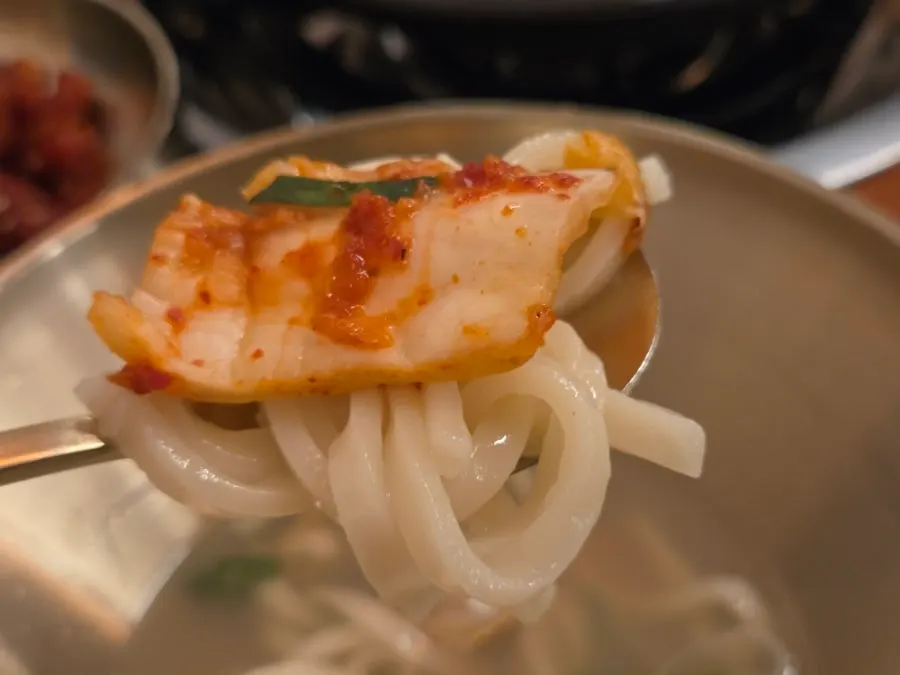 Clam broth kalguksu