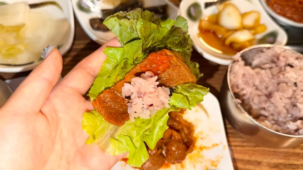 Gochujang jumulleok meat coated in sauce