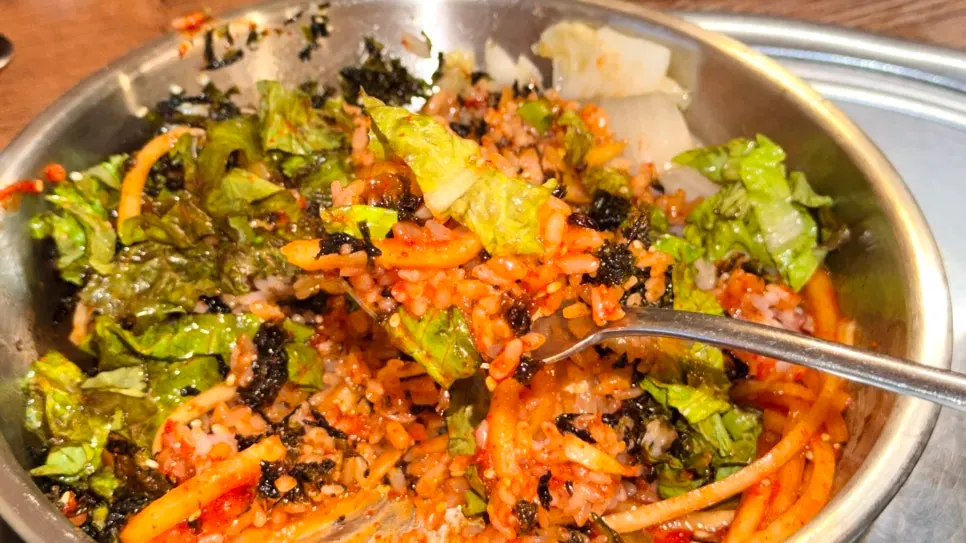 Hollo bibimbap with brown rice and vegetables