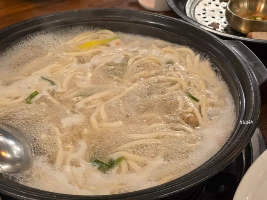 세트메뉴 구성이 적힌 안내