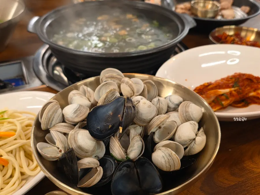 가족 점심으로 즐긴 칼국수 한 상
